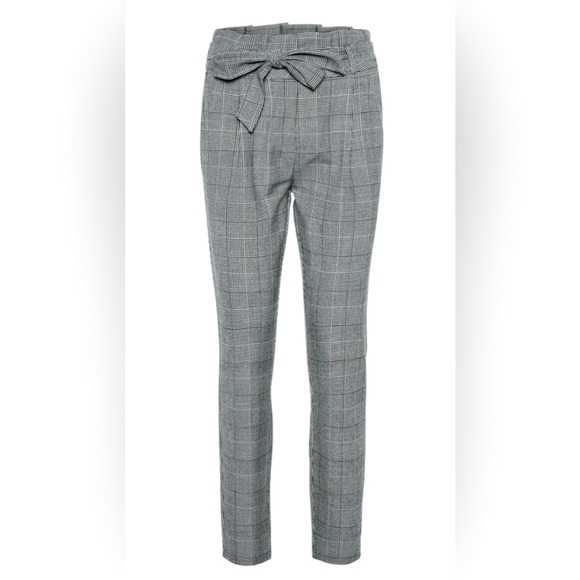 VERO MODA Black and WhitePlaid Paperbag Waist Pants with Belt - Picture 6 of 12